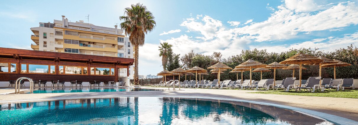 Day Pass for Pools and Jacuzzi in Portimão - Main Image